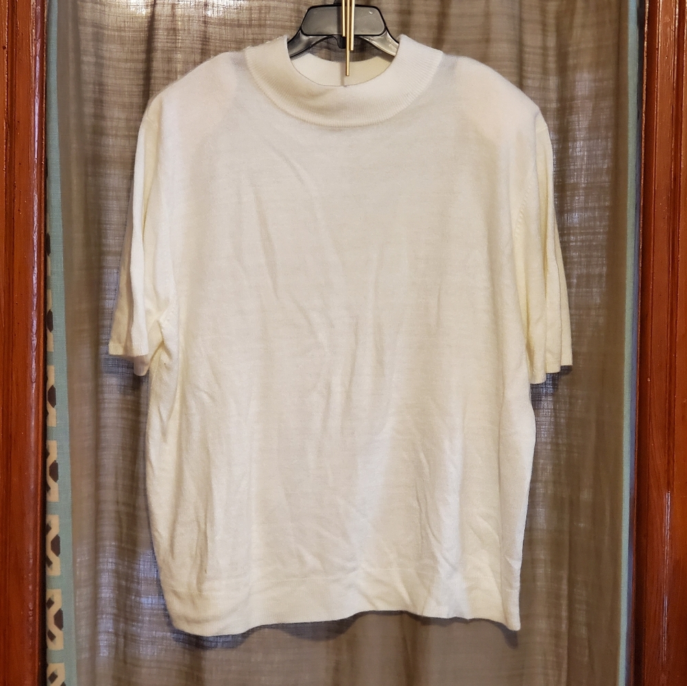 Cream Light Sweater Size 3x.